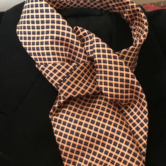 GIFTABLE🎁DOLCE & GABBENA SILK CREVAT (TIE) NEW IN BOX WITH TAGS RETAIL $700. - Picture 3 of 16